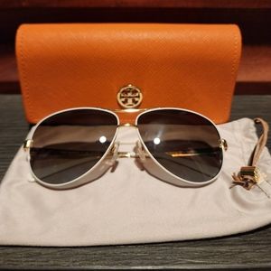 TORY BURCH 🤍 WHITE RIMMED AVIATORS